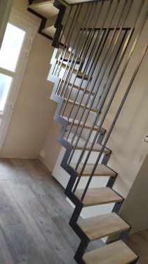 Escalier fer bois quart tournant / limon crémaillère / Finition fer brut patiné