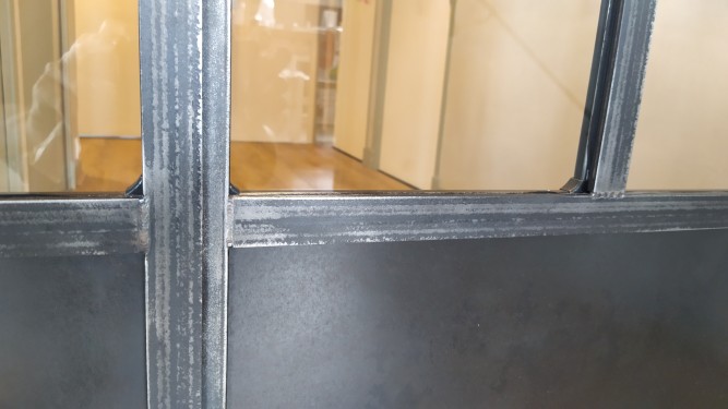 Verrière style industriel / Porte battante / Finition fer brut patiné