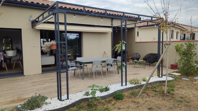 Pergola style treillis / Toile coulissante sur câble / Finition thermolaquée