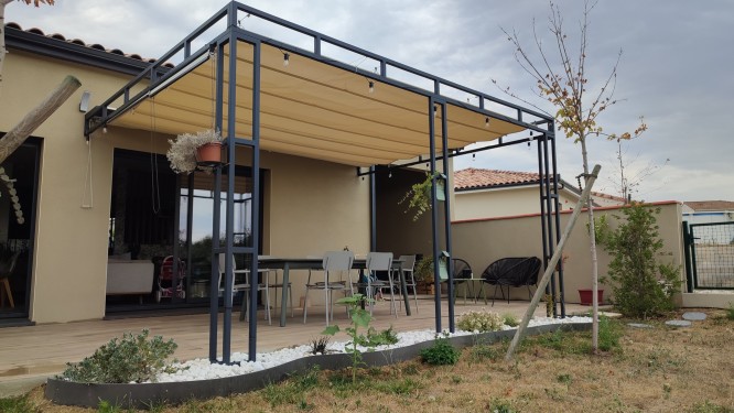 Pergola style treillis / Toile coulissante sur câble / Finition thermolaquée