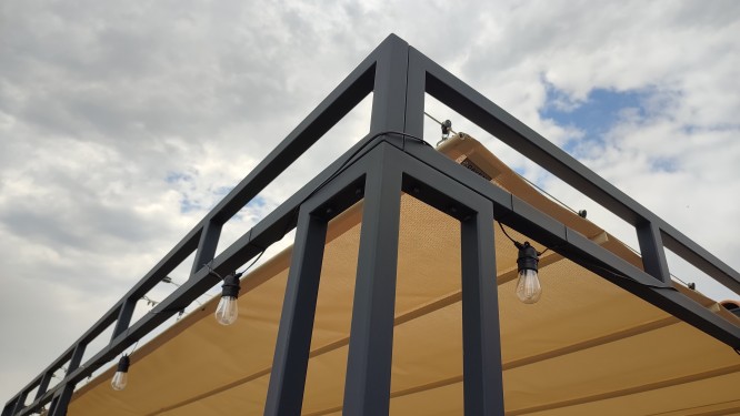 Pergola style treillis / Toile coulissante sur câble / Finition thermolaquée