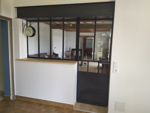 Verrière style industriel / Porte battante et fenêtre coulissante / Finition fer brut patiné black