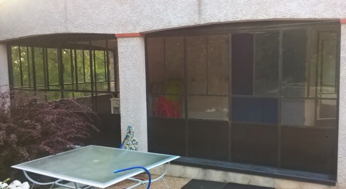 Verrière style atelier / Soubassement tôle / Portes-fenêtres et fenêtres / Finition fer brut patiné