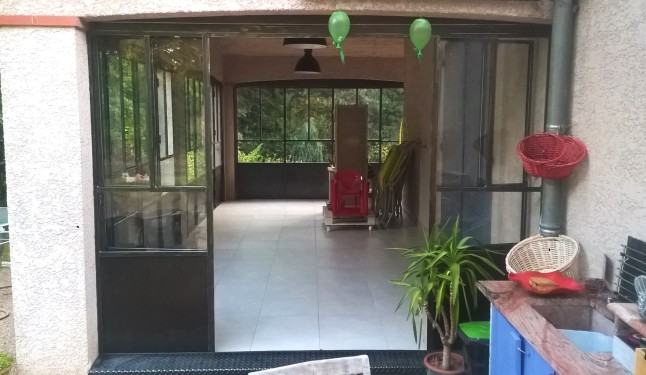 Verrière style atelier / Soubassement tôle / Portes-fenêtres et fenêtres / Finition fer brut patiné